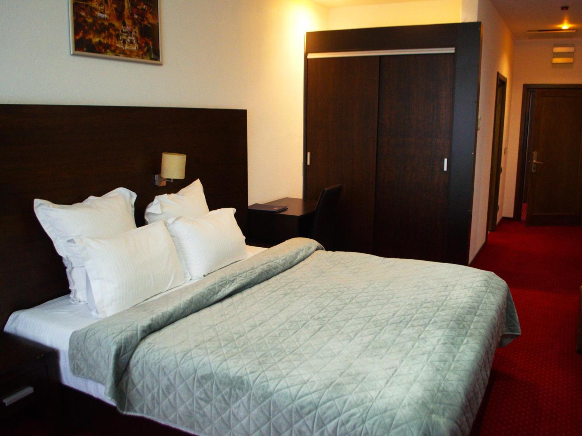 Hotel Emd Bacau Luaran gambar