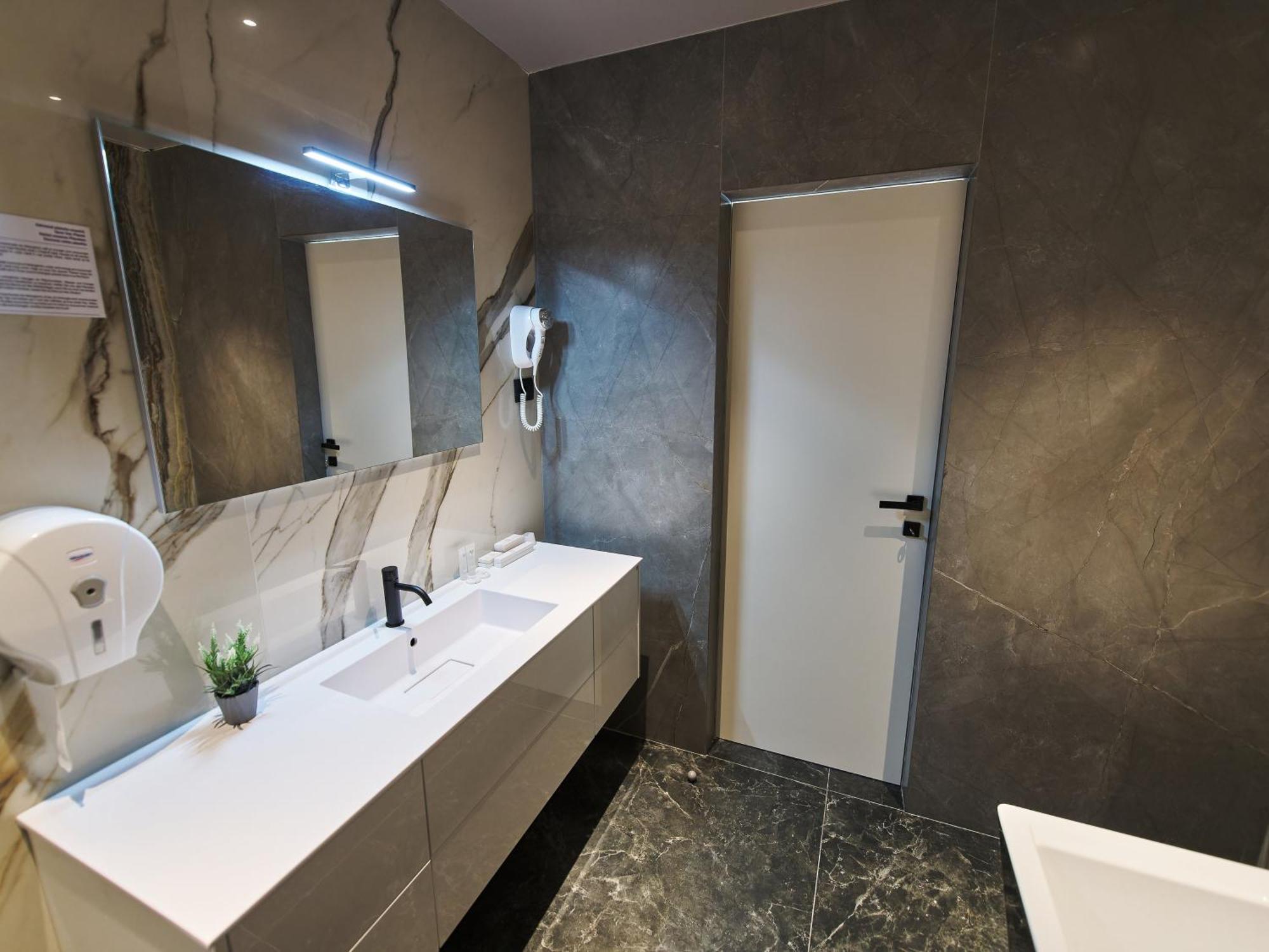 Hotel Emd Bacau Luaran gambar